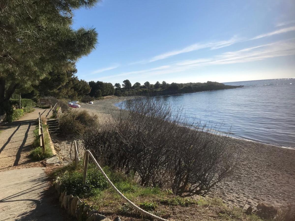 A Chic Four-Person Apartment By The Beach At Cap Ras Llança Eksteriør bilde